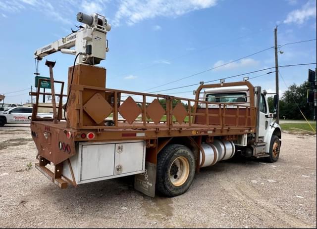 Image of Freightliner M2 106 equipment image 4