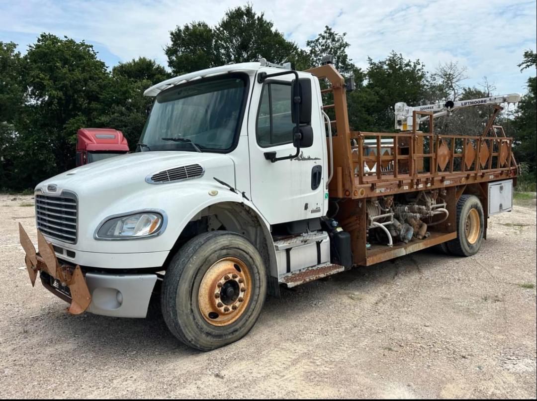 Image of Freightliner M2 106 Primary image