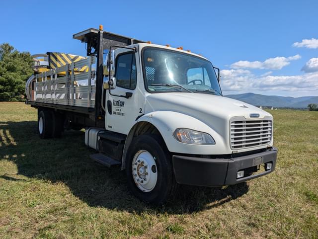 Image of Freightliner M2 106 equipment image 2