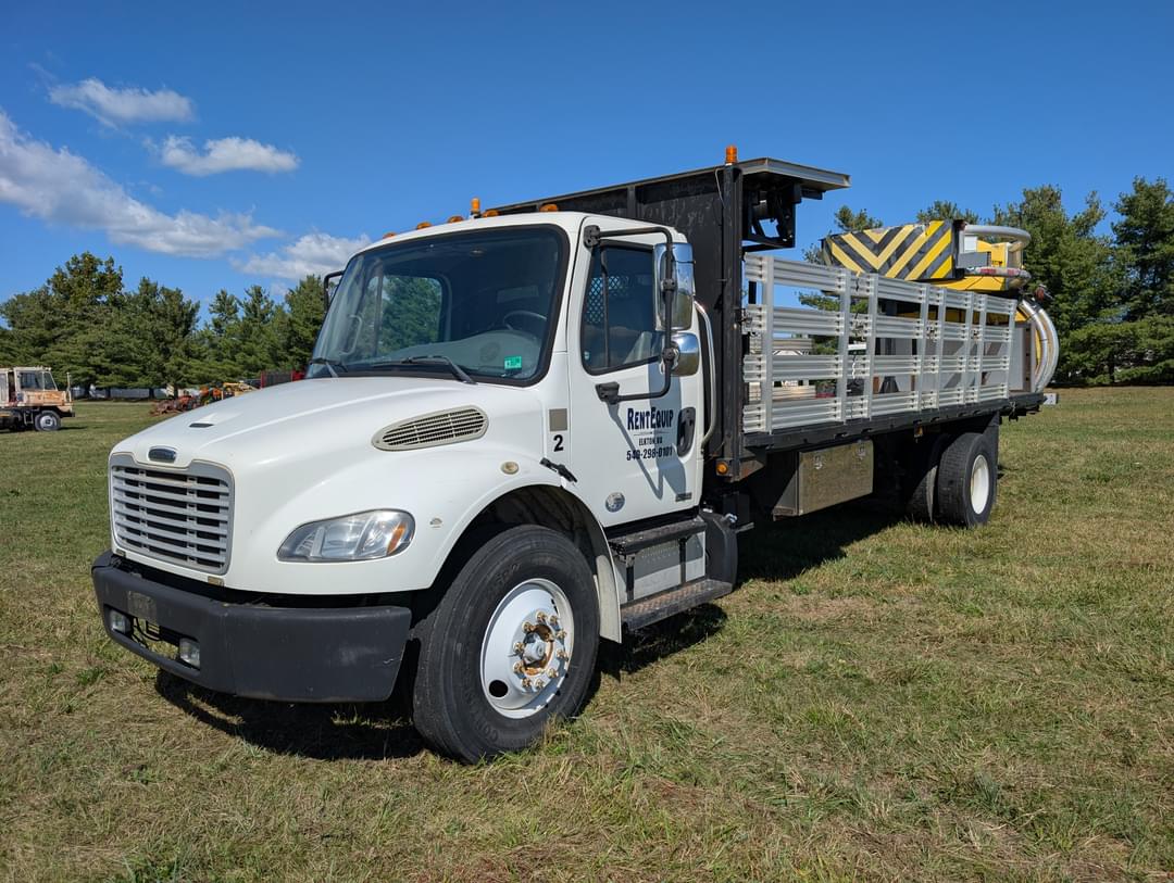 Image of Freightliner M2 106 Primary image