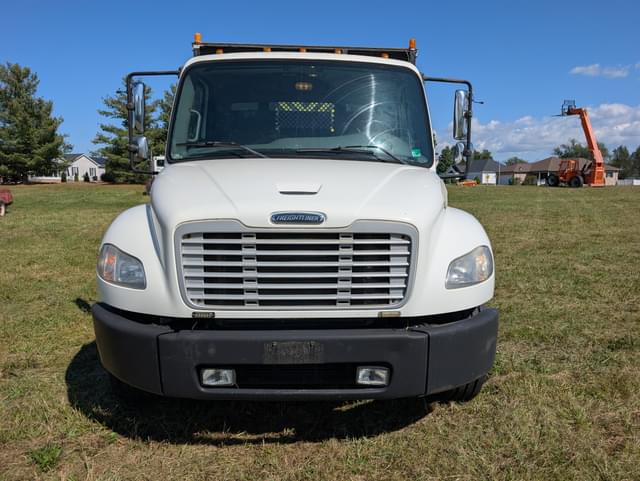 Image of Freightliner M2 106 equipment image 1