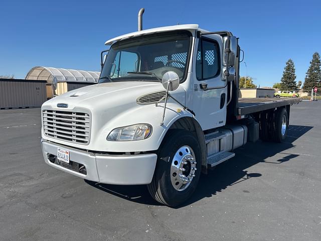 Image of Freightliner M2 106 equipment image 1