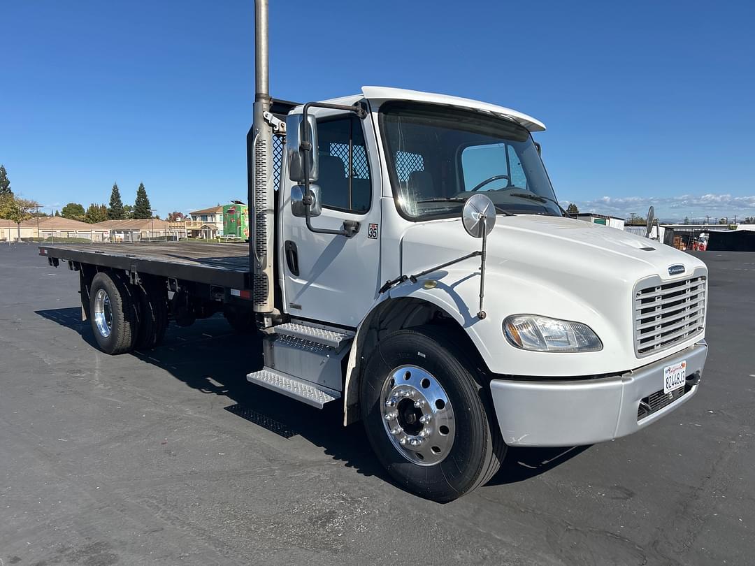 Image of Freightliner M2 106 Primary image