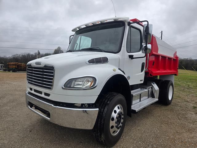 Image of Freightliner M2 106 equipment image 1