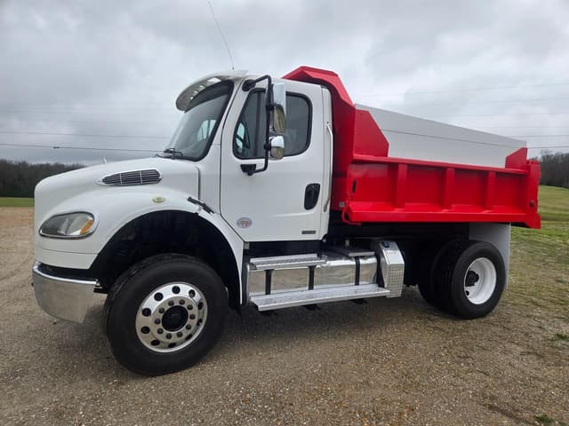 Image of Freightliner M2 106 equipment image 4