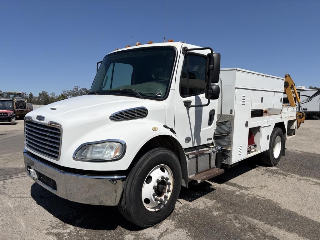 2012 Freightliner M2 106 Equipment Image0