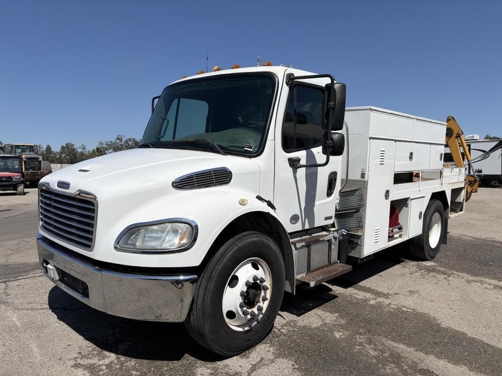 Image of Freightliner M2 106 Primary image