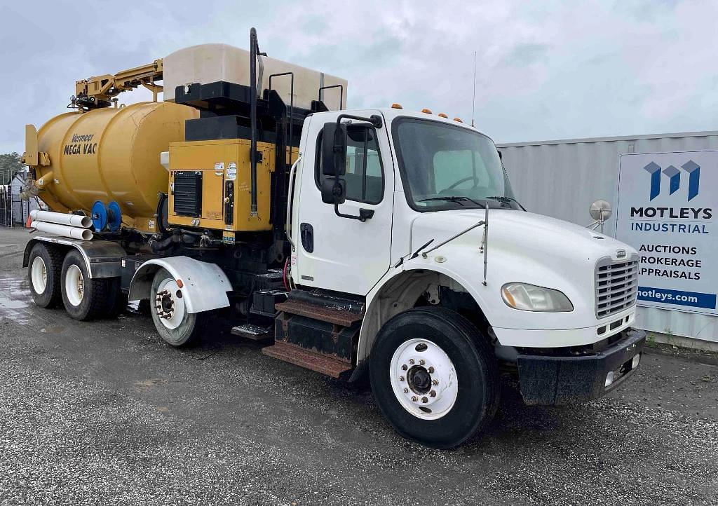 Image of Freightliner M2 106 Primary image