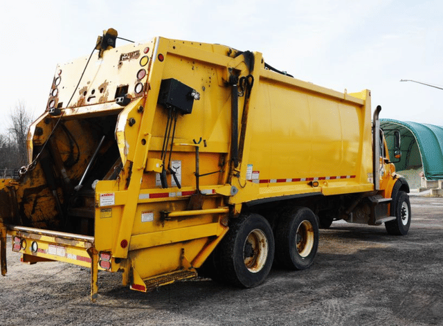 Image of Freightliner M2 112 equipment image 4