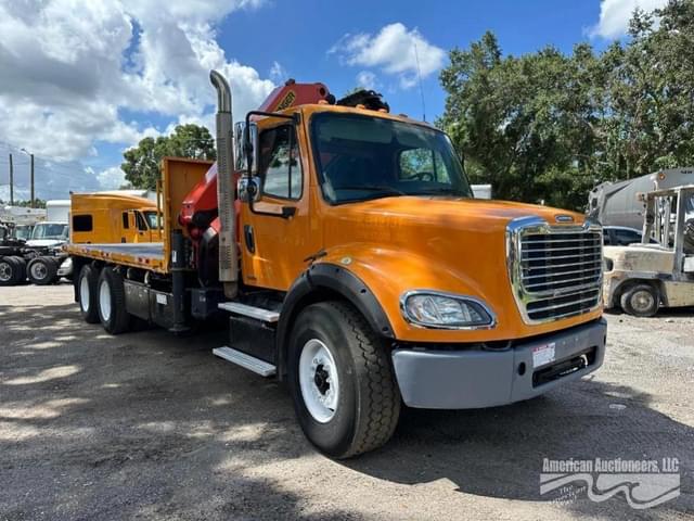 Image of Freightliner M2 112 equipment image 4