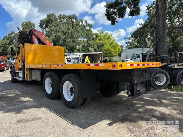 Image of Freightliner M2 112 equipment image 2