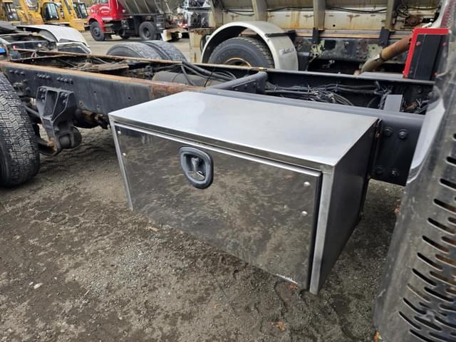 Image of Freightliner M2 equipment image 4