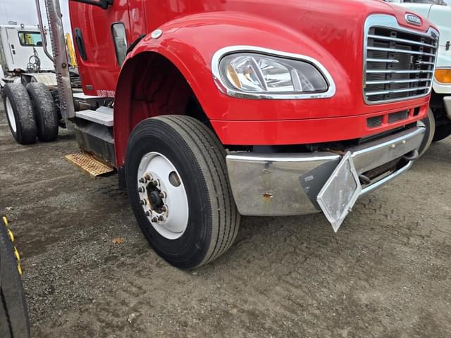 Image of Freightliner M2 equipment image 3