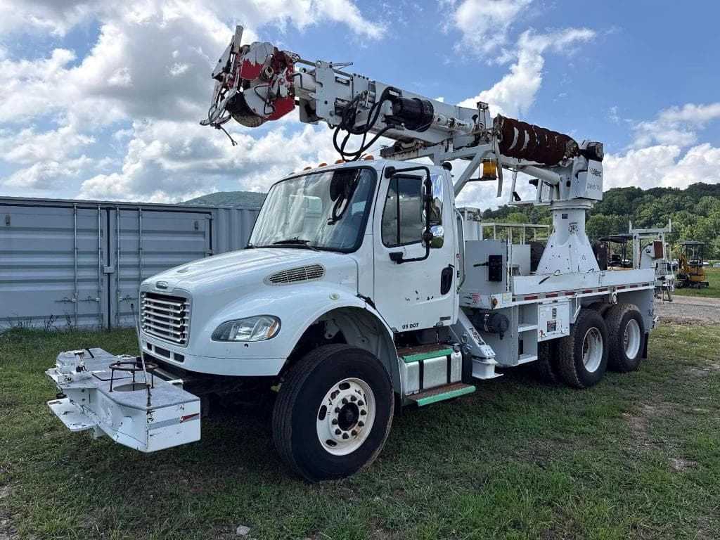 Image of Freightliner M2 106 Primary image