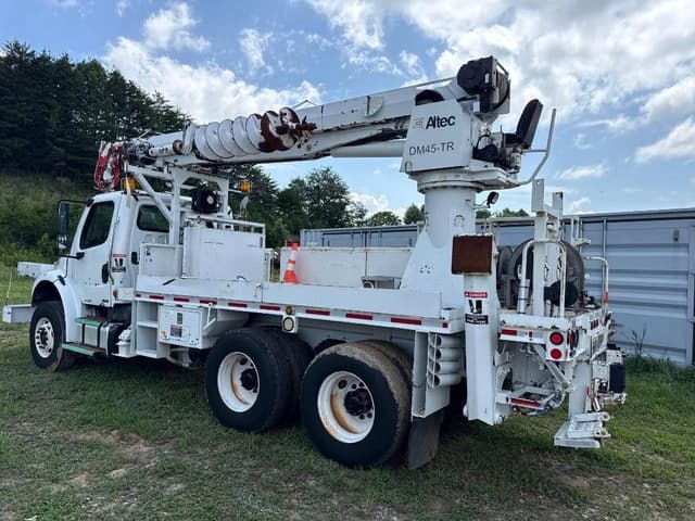 Image of Freightliner M2 106 equipment image 2
