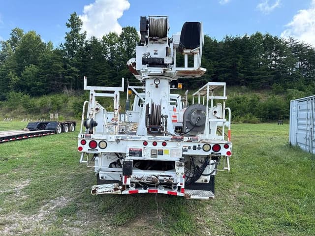Image of Freightliner M2 106 equipment image 3