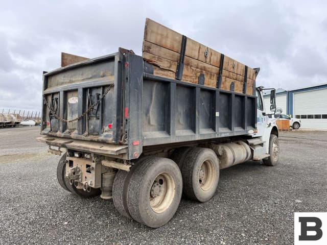 Image of Freightliner M2 equipment image 4