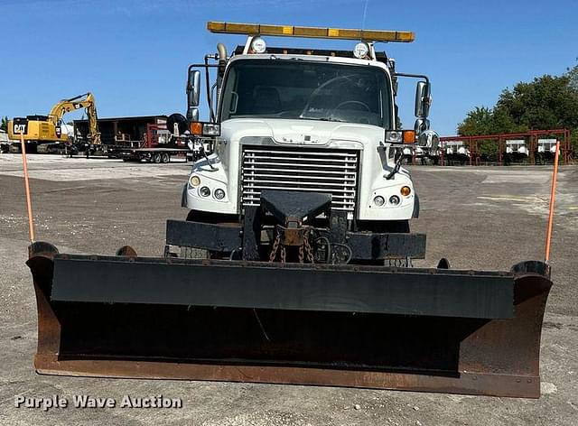 Image of Freightliner M2 equipment image 1