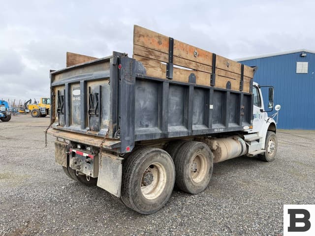 Image of Freightliner M2 equipment image 4