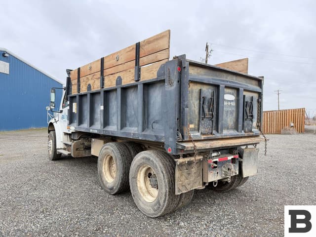 Image of Freightliner M2 equipment image 2