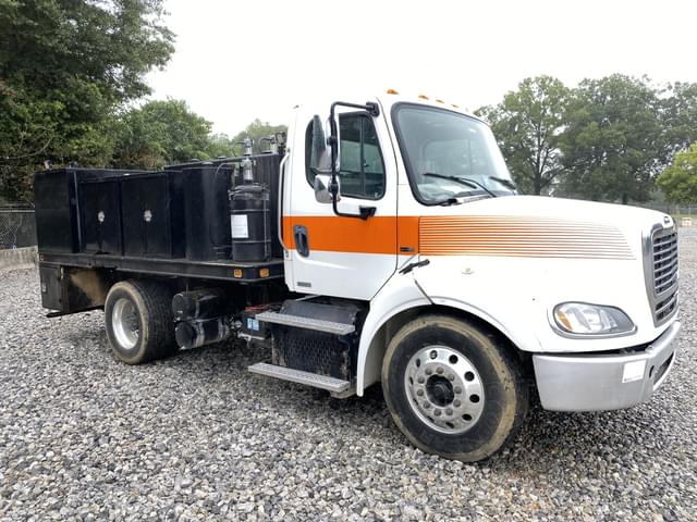 Image of Freightliner M2 equipment image 3