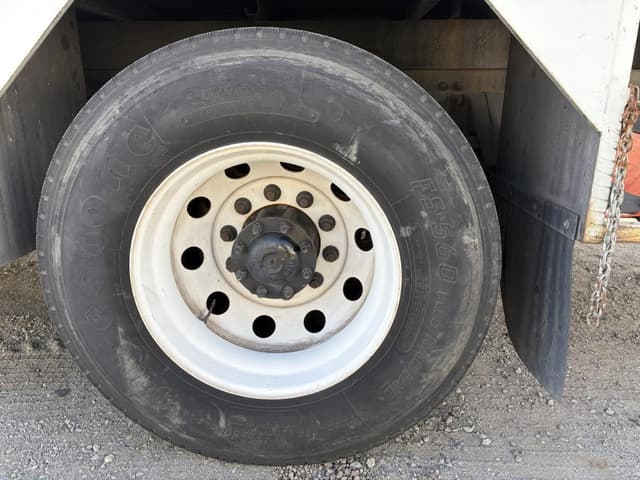 Image of Freightliner M2 equipment image 3