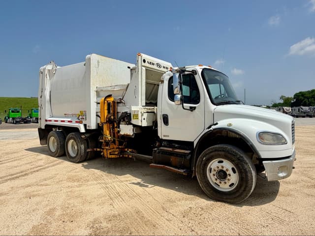 Image of Freightliner M2 equipment image 2