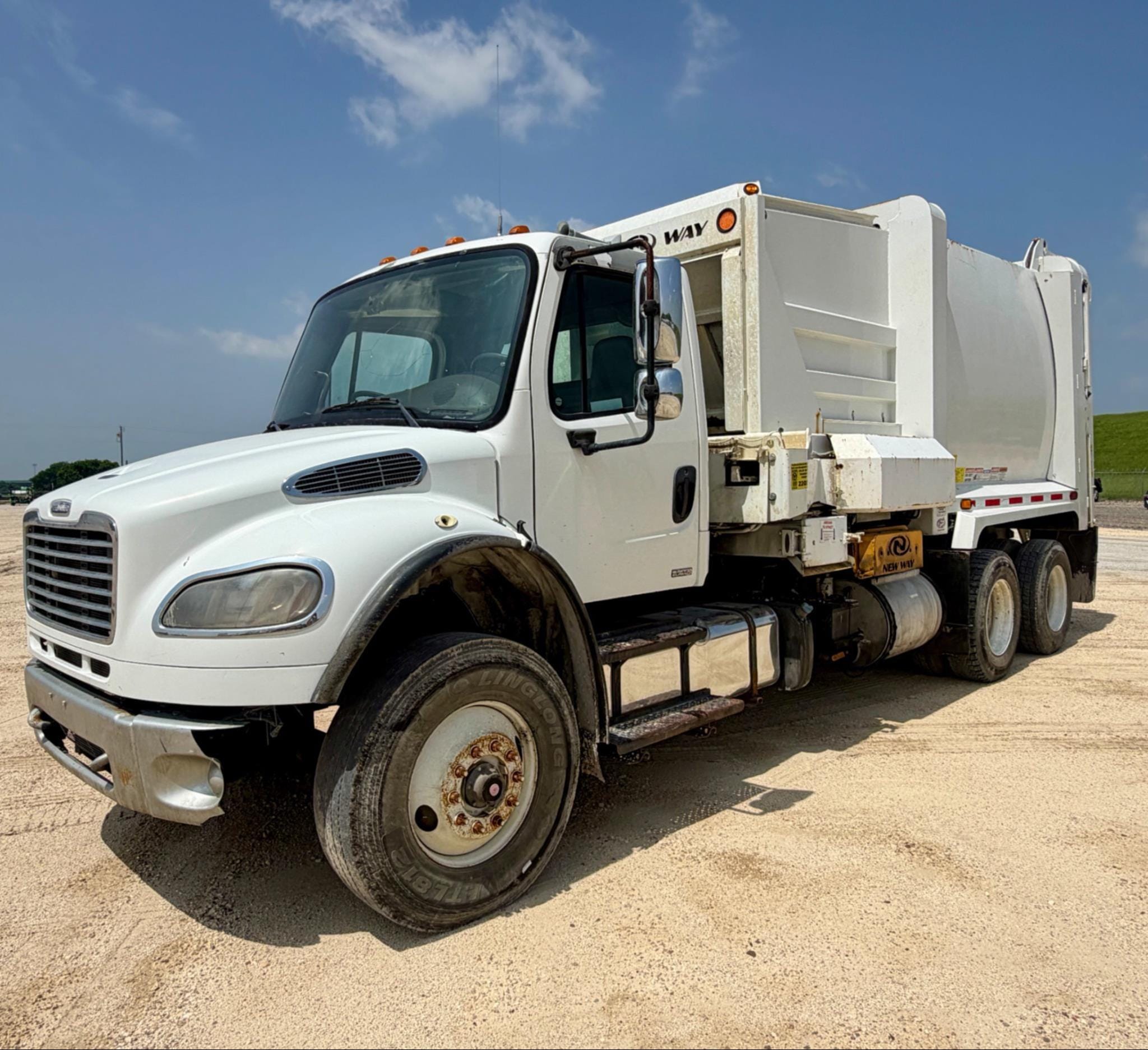2012 Freightliner M2 Equipment Image0