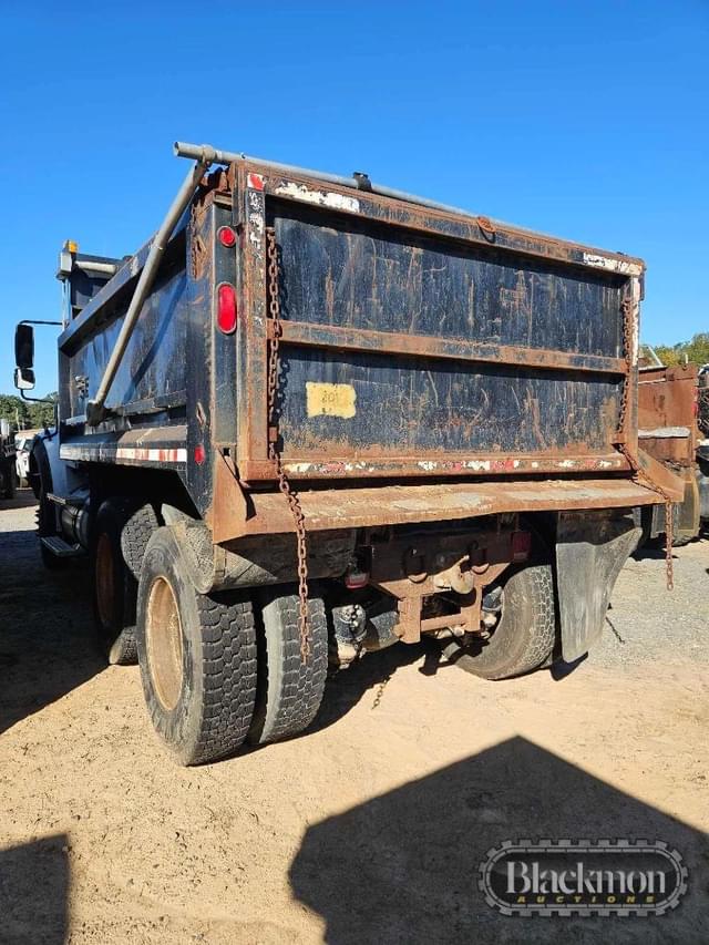 Image of Freightliner M2112V equipment image 3