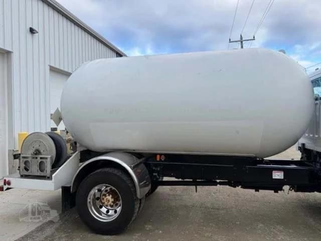 Image of Freightliner M2 106 equipment image 4