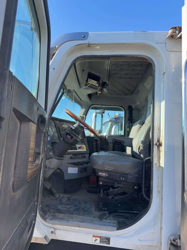 Image of Freightliner Coronado equipment image 3