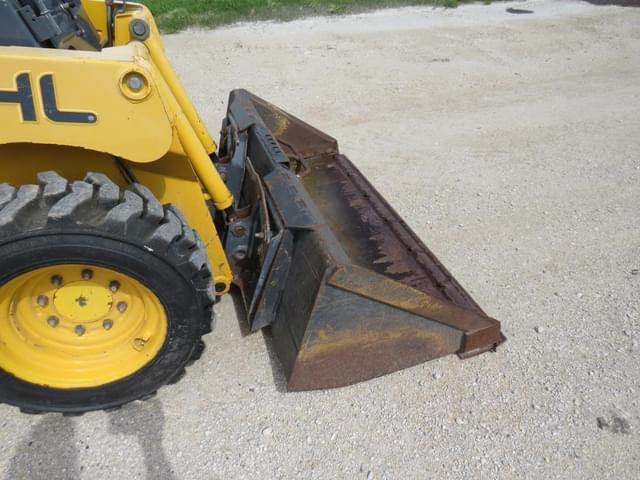 Image of Gehl 4240 equipment image 4