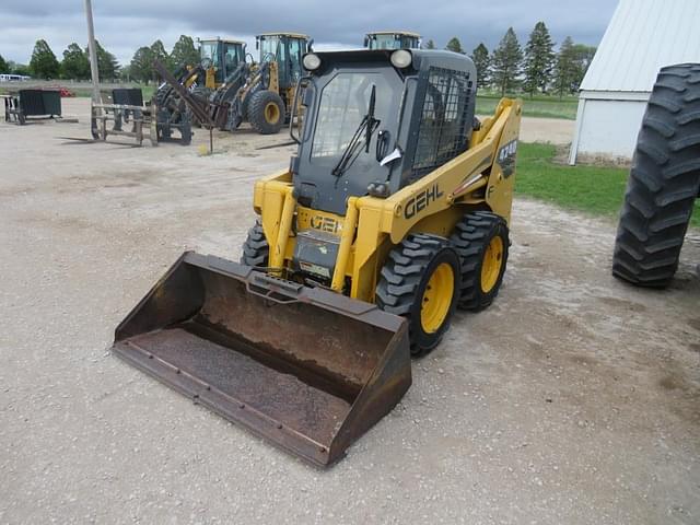 Image of Gehl 4240 equipment image 1