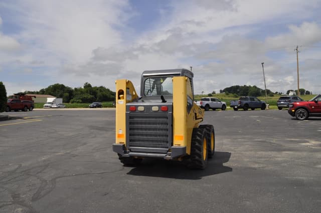 Image of Gehl 5240 equipment image 1