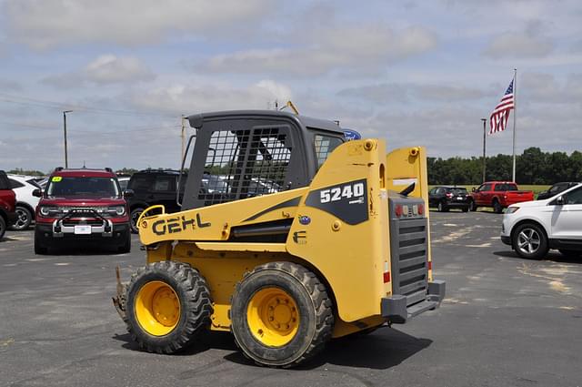 Image of Gehl 5240 equipment image 3