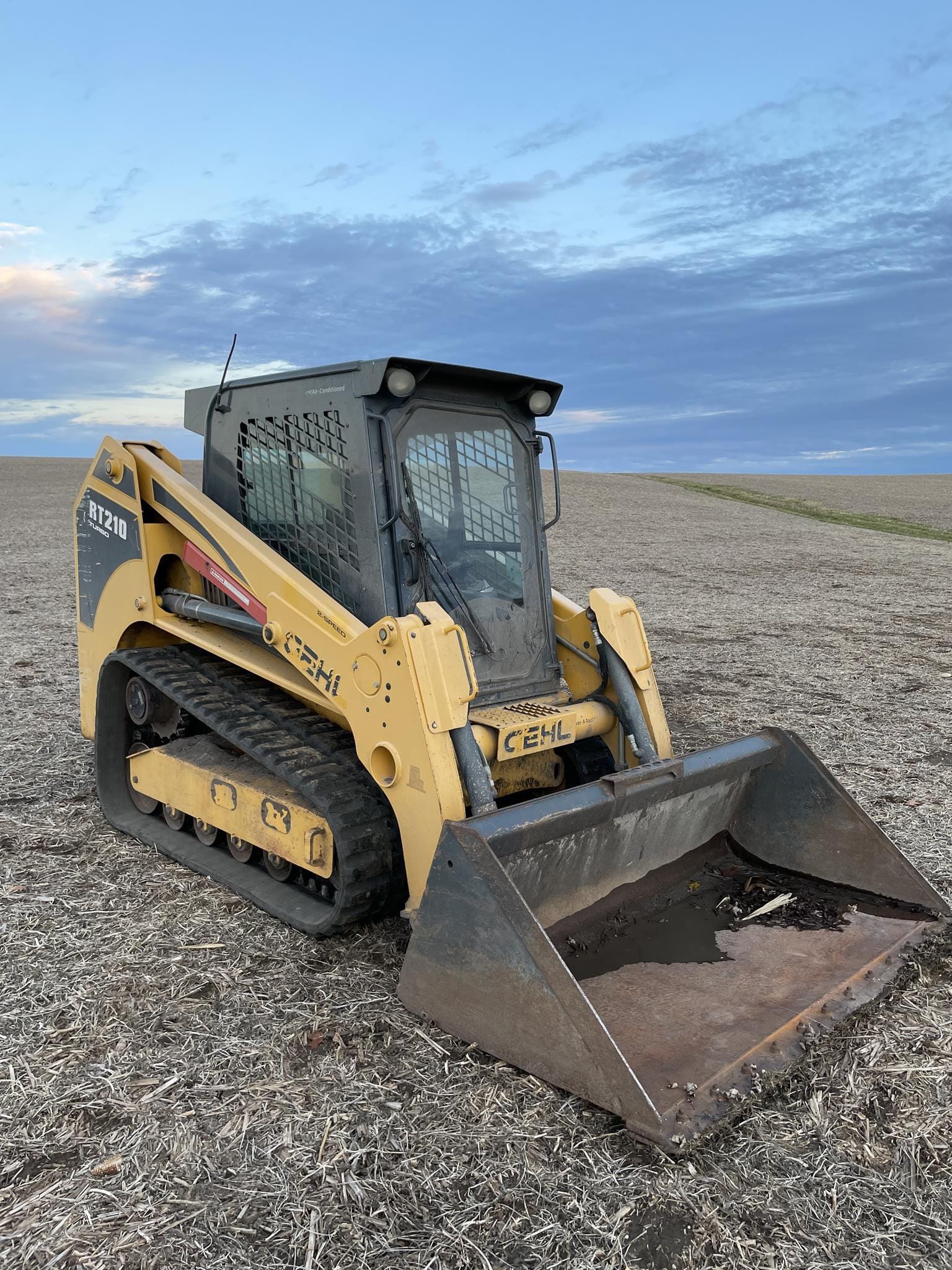 Main image Gehl RT210