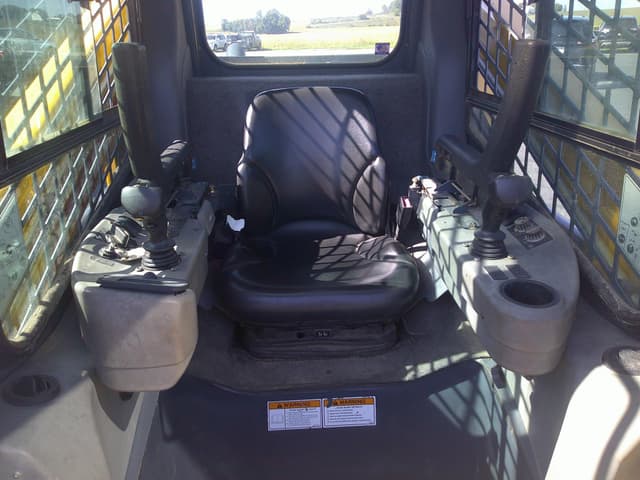 Image of Gehl RT210 equipment image 4