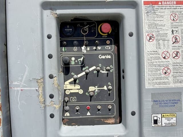 Image of Genie S-65 equipment image 4