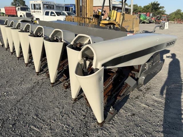 Image of Gleaner 3000 equipment image 4