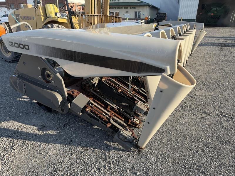 2012 Gleaner 3000 Equipment Image0