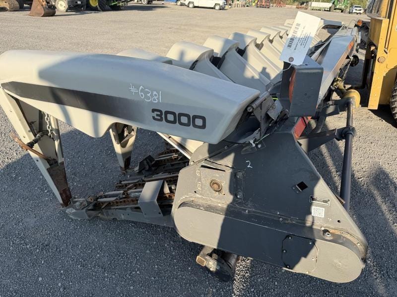 2012 Gleaner 3000 Equipment Image0