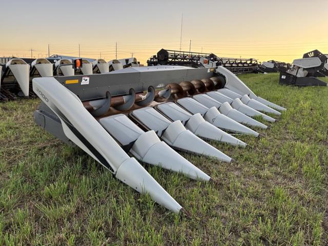 Image of Gleaner 3000 equipment image 1