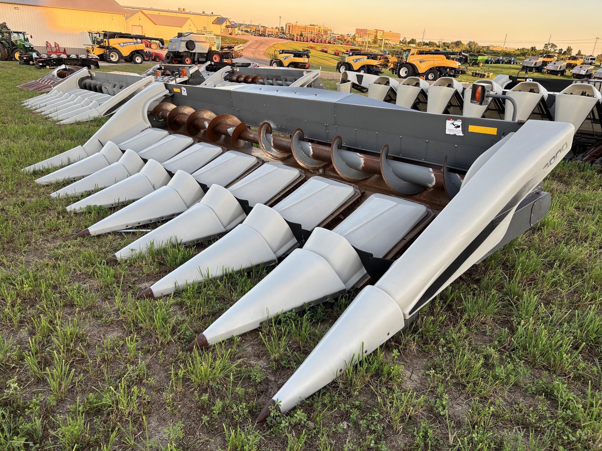 2012 Gleaner 3000 Equipment Image0