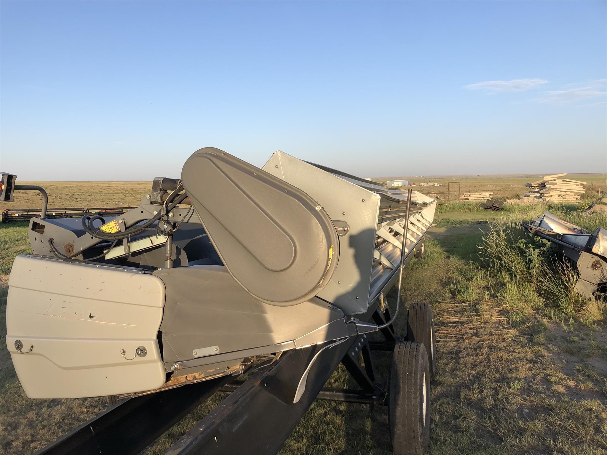 2012 Gleaner 7200 Equipment Image0