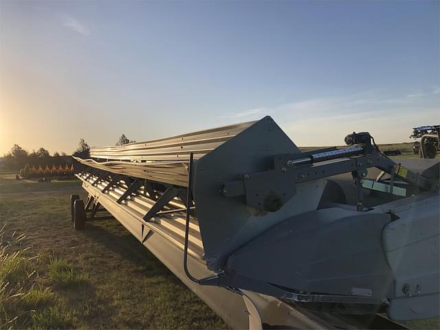 Image of Gleaner 7200 equipment image 1