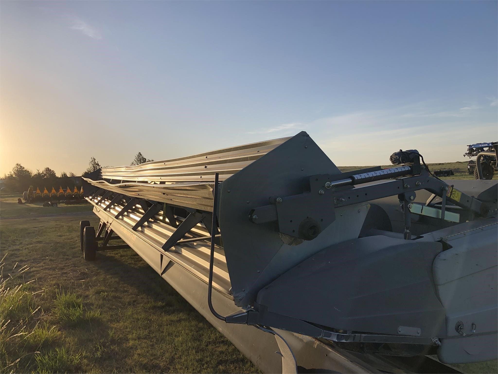 2012 Gleaner 7200 Equipment Image0