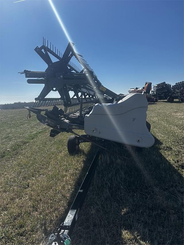 Image of Gleaner 9250 equipment image 1