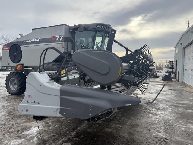 Image of Gleaner 9250 equipment image 1