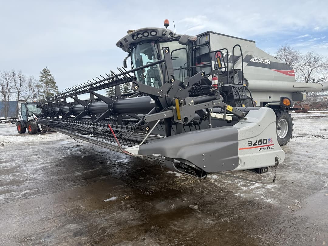 Image of Gleaner 9250 Primary image