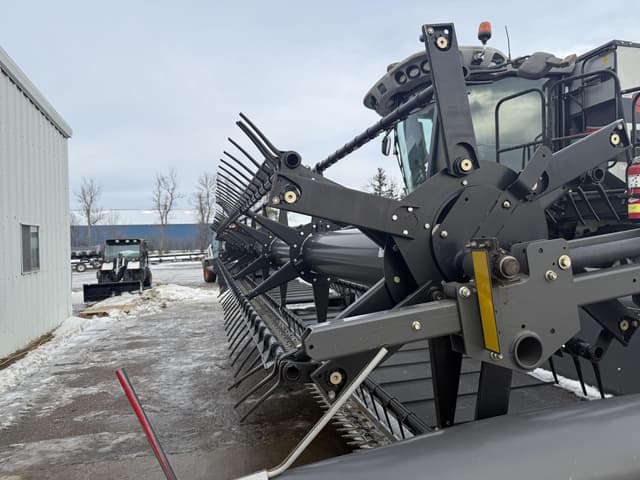 Image of Gleaner 9250 equipment image 3